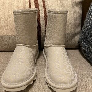 New Girl’s BearPaw Winter Boots (Size 4)